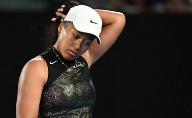 Naomi Osaka than bị ốm và thua Maria Sakkari tại giải quần vợt United Cup