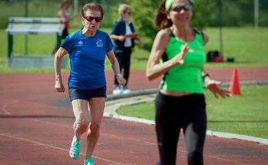 Cụ bà gần 91 tuổi lập kỷ lục thế giới lứa tuổi chạy 200m