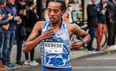 Cô gái ít tên tuổi phá kỷ lục chạy 42,195km của Tokyo Marathon