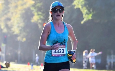 Nữ VĐV “ị đùn” khi chạy marathon vẫn lập kỷ lục cá nhân sau một năm sinh con