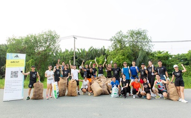 Chạy bộ gom rác thải hưởng ứng chiến dịch Vận động cùng thay đổi thế giới