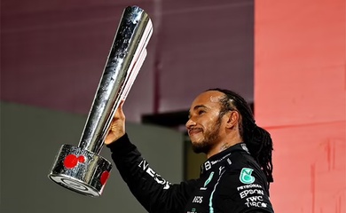 Kết quả F1 mới nhất 22/11: Tận dụng Verstappen bị phạt, Hamilton thắng Grand Prix Qatar