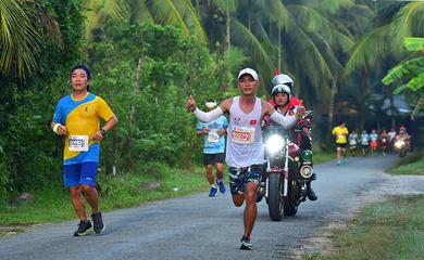 Nhà vô địch SEA Games 31 Hoàng Nguyên Thanh đăng quang Bến Tre Marathon 2022