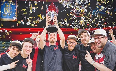 Nhận được học bổng toàn phần từ trường đại học nhờ chơi LMHT