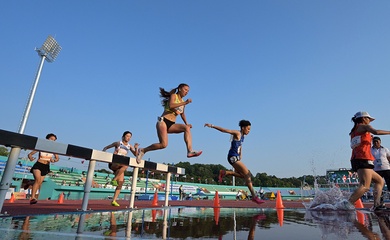 Đàn em Nguyễn Thị Oanh giành HCĐ chạy 3000m chướng ngại vật giải điền kinh U20 châu Á