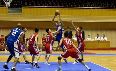 Bóng rổ có luật FIBA, NBA và... Triều Tiên
