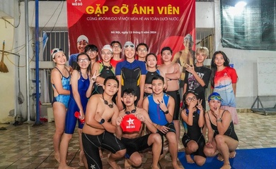 Hủy thách đấu bơi sông Hồng, Ánh Viên giao lưu với trẻ em Hà Nội