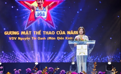 Kỷ lục gia điền kinh Nguyễn Thị Oanh nhận danh hiệu Gương mặt thể thao của năm Giải thưởng Cống hiến