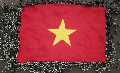 Lễ thượng cờ ý nghĩa tiếp lửa tinh thần VĐV trước giờ đua Tiền Phong Marathon 2023