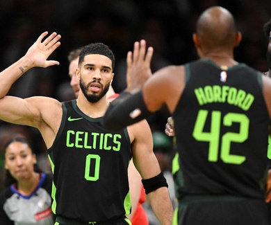 Jayson Tatum sửa sai kịp thời, ném game-winner buzzer-beater cảm xúc đưa Celtics đến chiến thắng