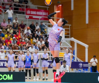 Đội tuyển bóng chuyền nữ Việt Nam thị uy sức mạnh ngày ra quân VTV Cup 2025