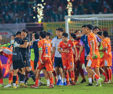 Phép màu Bùi Tiến Dũng, nghiệt ngã Công Phượng