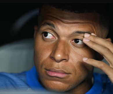 Hé lộ nguyên nhân khiến Kylian Mbappe nhập viện và sụt 6 kg