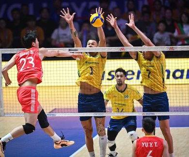 Brazil tiến vào bán kết VNL 2025 sau 4 set đấu kịch tính trước Trung Quốc