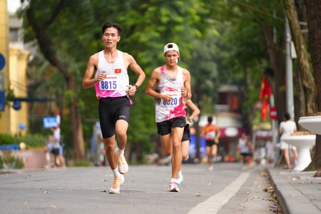 Nhà vô địch SEA Games từng "mất tích" Lê Tiến Long bất ngờ trở lại đường chạy giải Hànộimới 2024