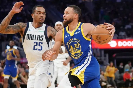 Stephen Curry chấn thương ngón tay, làm hỏng kế hoạch của HLV Steve Kerr và Golden State