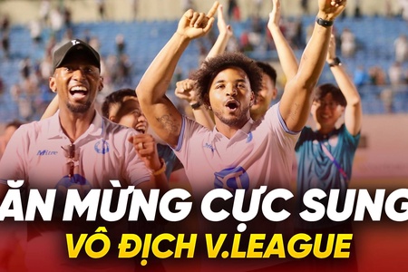 Khoảnh khắc Xuân Son nhảy cực sung ăn mừng chức vô địch V.League thứ 2 cùng CLB Nam Định