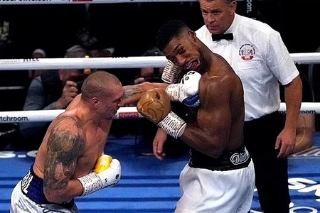 10 khoảnh khắc ăn mừng gây sốc nhất trên sàn boxing có Usyk và... Anthony Joshua