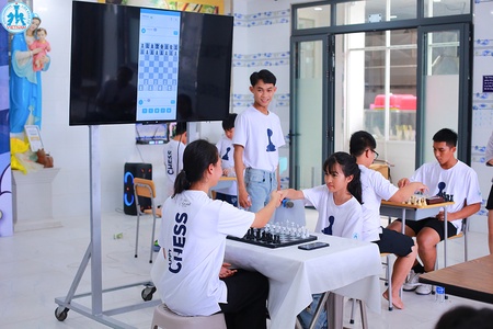 Cờ vua: Khép lại mùa hè ý nghĩa với lễ bế giảng Quân cờ hạnh phúc tại Mái ấm Tình Mẹ 2