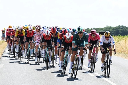 Chặng 9 của cuộc đua xe đạp Tour de France 2025 trở thành chặng nhanh thứ 2 trong lịch sử
