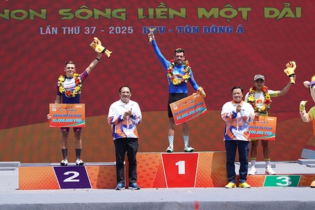 Nick Kergozou lập kỷ lục thắng chặng ngay ngày cuối Cuộc đua xe đạp tranh Cúp Truyền hình TP.HCM 2025