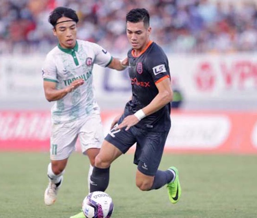    Tiến Linh bất lực tìm đường vào khung thành tân binh V.League