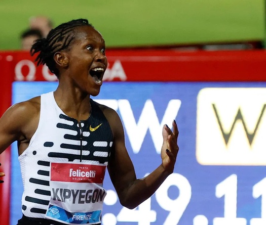 Cô gái Kenya phá kỷ lục thế giới chạy 1500m nữ tồn tại 8 năm, nội dung Nguyễn Thị Oanh vô đối ở SEA Games