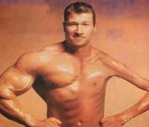 Tập luyện chuyên sâu: Vấn đề mất cân bằng cơ bắp và ví dụ từ nhân vật Bucky tay sắt của Marvel