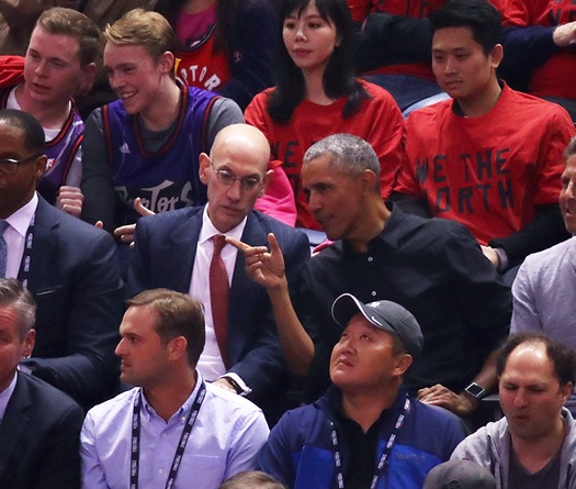 Tổng thống Barack Obama cùng dàn sao khủng trải nghiệm fan ảo tại NBA Finals