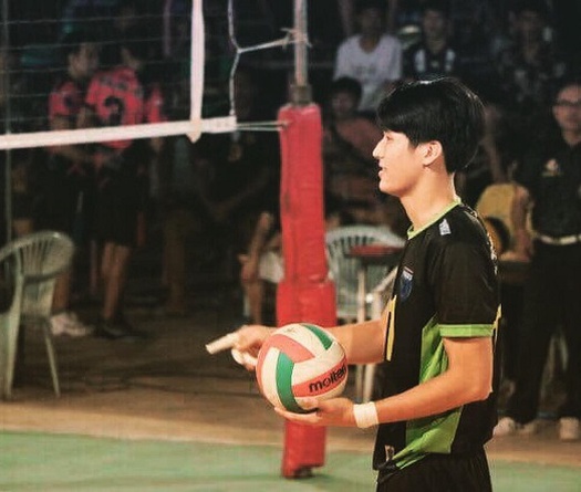 Thêm sao trẻ điển trai chia tay bóng chuyền bén duyên cùng Showbiz