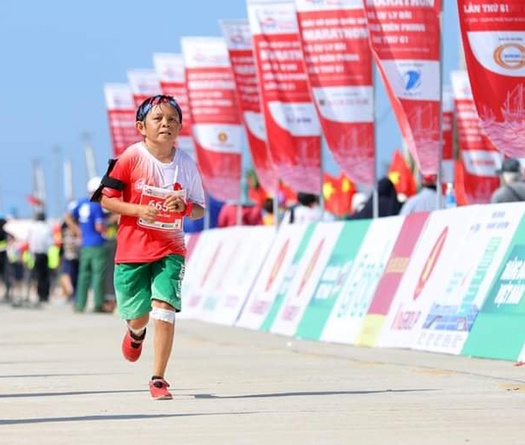 Người tí hon chạy Cao Ngọc Cảnh - Kỳ 1: Chinh phục đường chạy khó hơn những chuyến phượt để đời