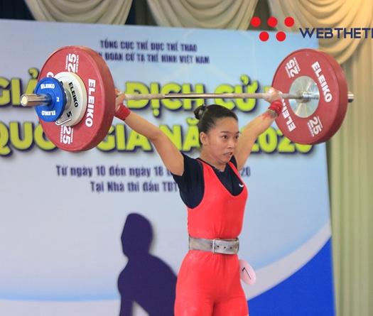 Đôn cân lên đấu hạng 49kg nữ, VĐ SEA Games 2019 Vương Thị Huyền thua Mỹ Dung ở Giải vô địch cử tạ toàn quốc 2020