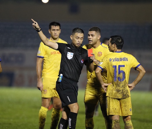 Sau sự cố trận Quảng Nam vs Nam Định, Ngô Duy Lân nghỉ làm nhiệm vụ ở V.League 2020