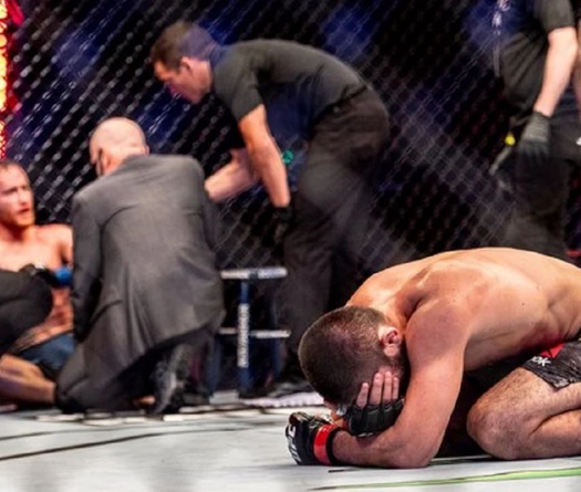 Khabib tuyên bố giải nghệ sau chiến thắng ở UFC 254