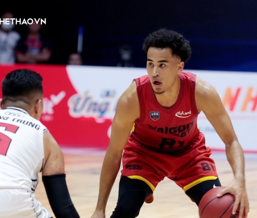 Juzang tàng hình, Thang Long Warriors toàn thắng Saigon Heat ở vòng bảng