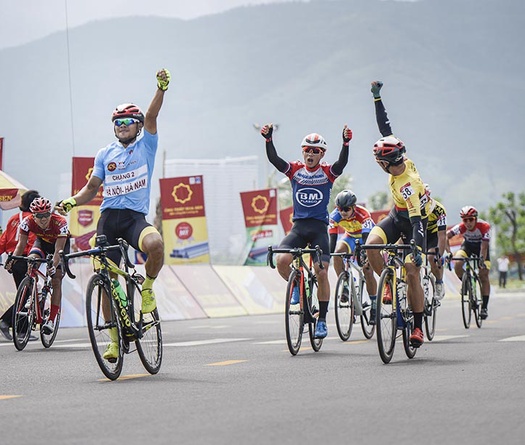 Chặng 7 giải đua xe đạp VTV Cúp Tôn Hoa Sen 2020: Nguyệt Minh xuất sắc cán đích đầu tiên 