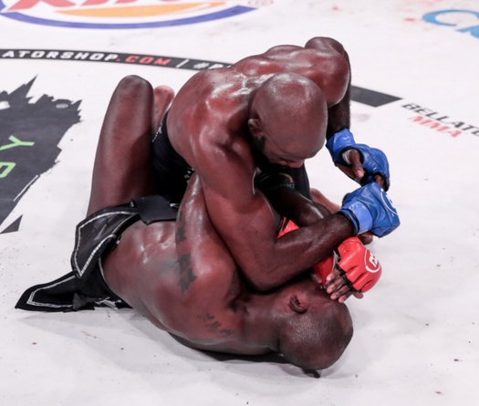 Cựu binh UFC Corey Anderson ra mắt Bellator bằng loạt chỏ knockout lạnh người