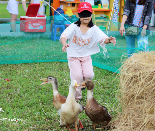 Bắt vịt, leo núi, bắn cung và những màn khởi động ấn tượng trước thềm Mekong Delta Marathon 2020