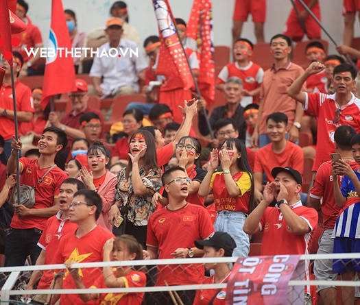 Hơn 3 ngàn CĐV “đốt lửa” mừng Viettel FC vô địch