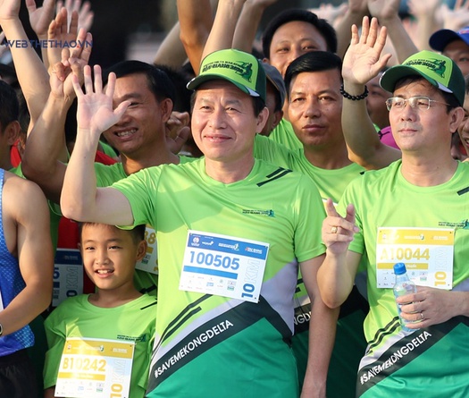 Bí thư Tỉnh ủy - Chủ tịch tỉnh Hậu Giang hoàn thành Mekong Delta Marathon cùng hơn 7000 VĐV