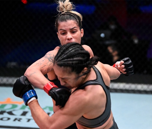 Không dùng sở trường vẫn thắng, hai tân binh UFC khiến Dana White sững sờ