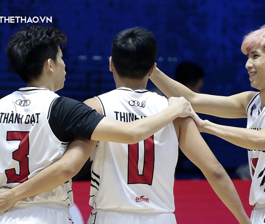 Khoảnh khắc lịch sử VBA khi ba anh em Hoàng - Đạt - Hưng cùng ra sân: “Như một ước mơ thành hiện thực"