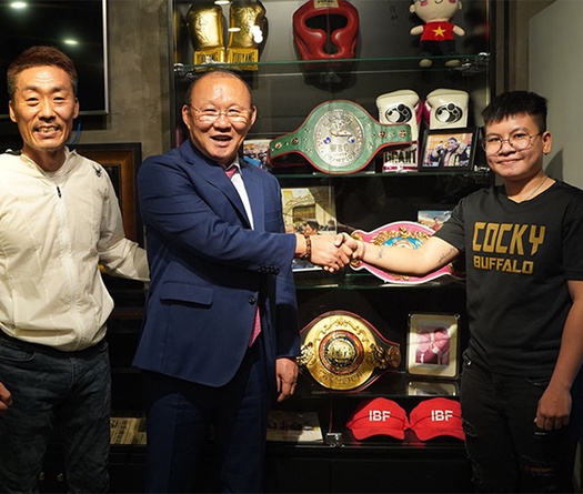 Nhà vô địch WBO Thu Nhi ‘choáng’ khi gặp lại HLV Park Hang-seo