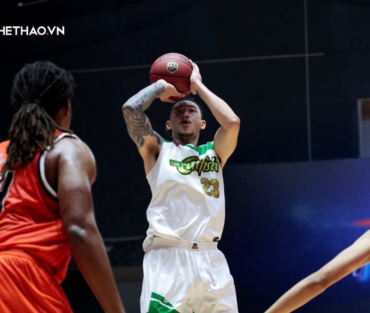 VIDEO: Cú Buzzer Beater hụt đầy nuối tiếc của Tâm Đinh