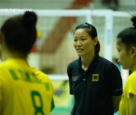 Tượng đài bóng chuyền Việt - Kỳ 1: Nguyễn Thị Ngọc Hoa lần đầu trên băng ghế chỉ đạo