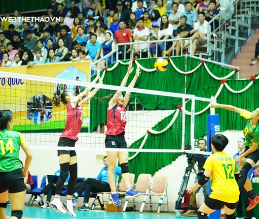 Những cổ động viên tạo nên thành công giải Vô địch bóng chuyền U23 quốc gia