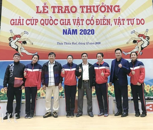 Chuyện độc của thể thao Việt Nam: Ba chị em ruột môn vật cùng vô địch một giải đấu