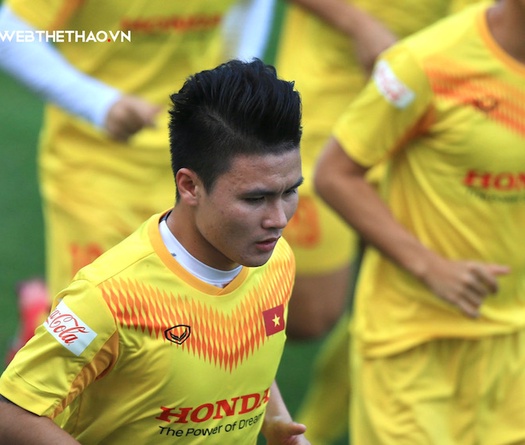 Quang Hải bỏ dở buổi tập, các tiền đạo ĐT Việt Nam tập giáo án riêng