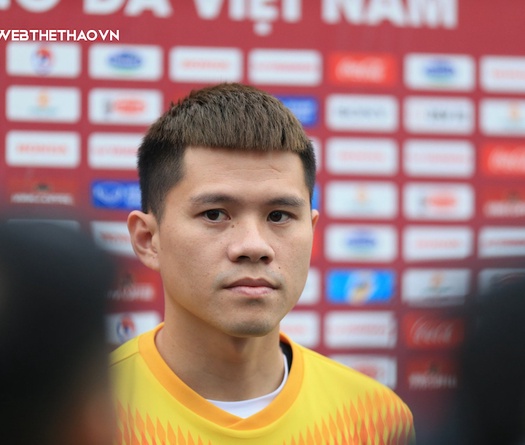 Trung vệ ĐT Việt Nam "ngộp thở" với chiến thuật của thầy Park