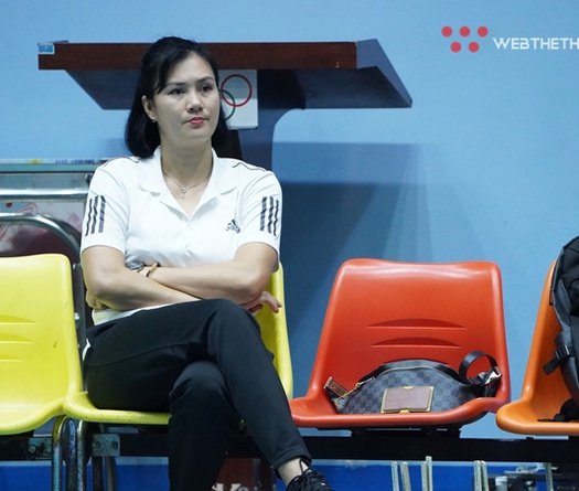 Trò chuyện cùng HLV Phạm Kim Huệ trước mùa giải: Khó khăn đấy, nhưng chúng tôi càng quyết tâm